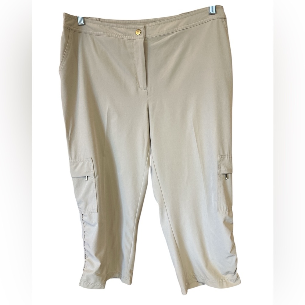 Zenergy by Chicos Light Beige Polyester Spandex Dressy Cargo Cropped Pant
S2 EUC